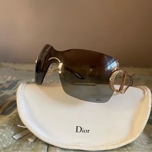LIKE NEW 2000s DIORLY OVERSIZED SUNGLASSES